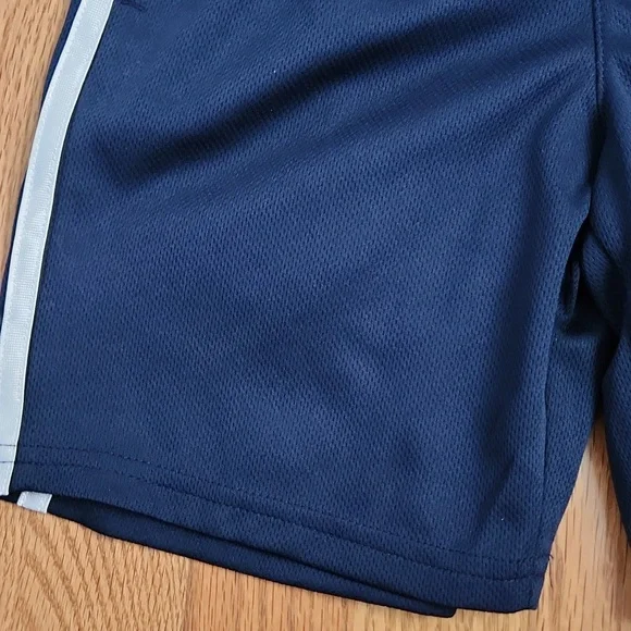 Adidas regular fit coupe standard shorts, size small (8) - Picture 4 of 16
